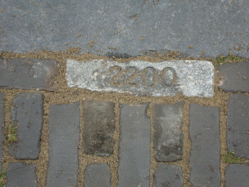 Markering in de straten van Utrecht bij de verwachte locatie van de eerste Letter van het jaar 2200